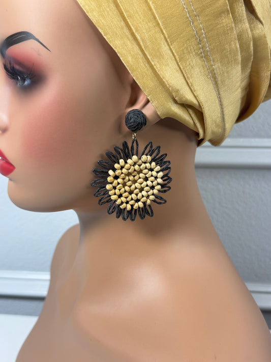 Afrocentric earrings (beige and black)