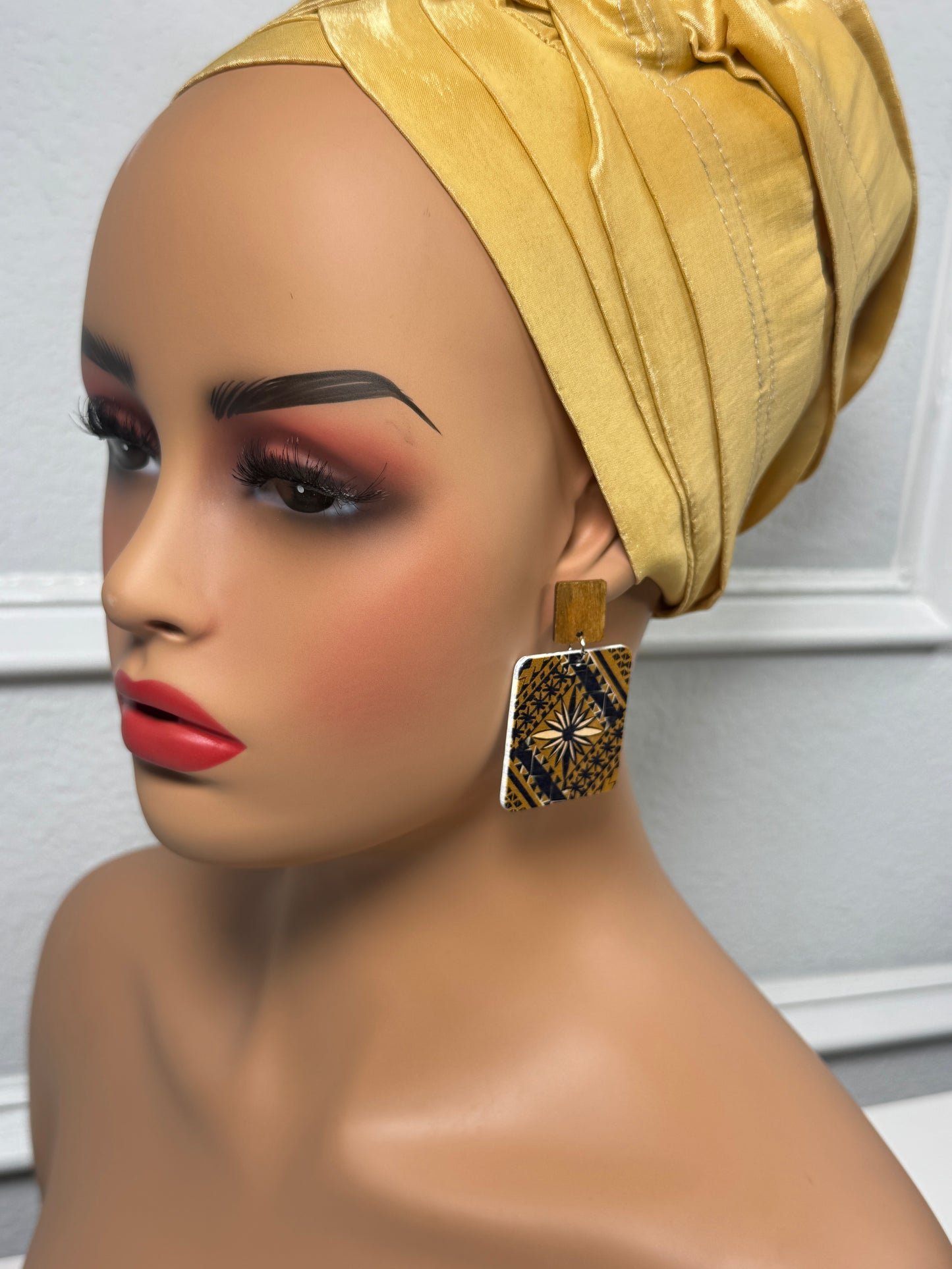 Afrocentric earrings (square black)